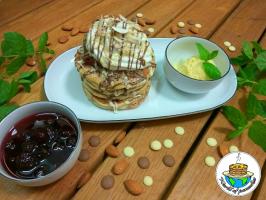 Lunch w World of Pancakes
